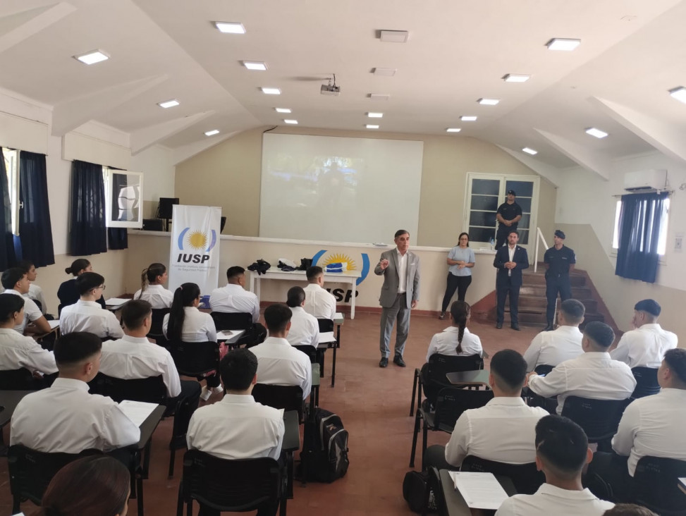 imagen Bienvenida a los cadetes del Curso de auxiliares para la Policía de Mendoza