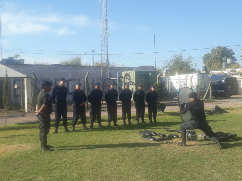 imagen 2 Alumnos de la Delegación Zona Sur realizaron visita al Cuerpo de Infantería Capitán Exequiel Montoya