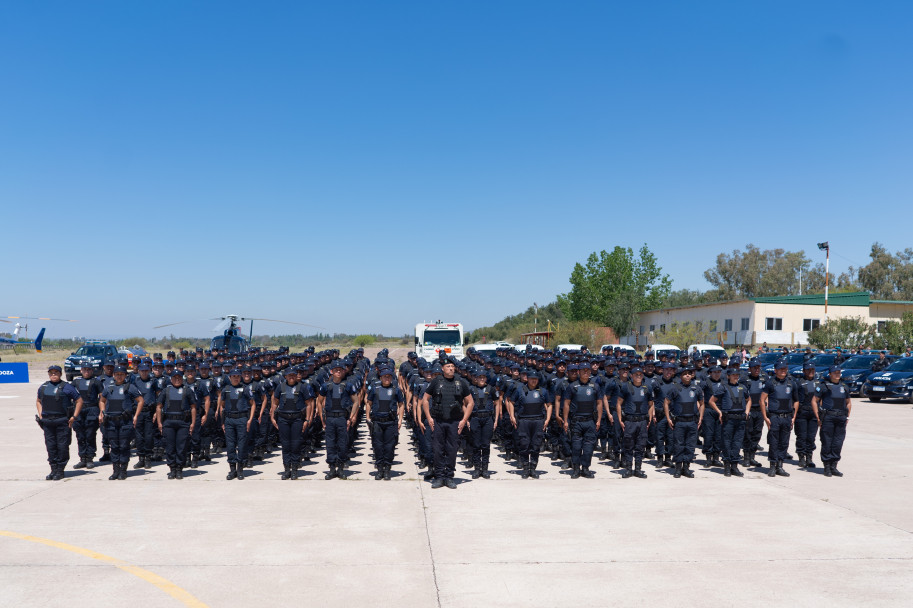 imagen 3 Los Directivos del IUSP se hicieron presentes en la Base Cóndor donde el Gobernador y la Ministra de Seguridad y Justicia presentaron a los nuevos policías que estarán al servicio de la comunidad