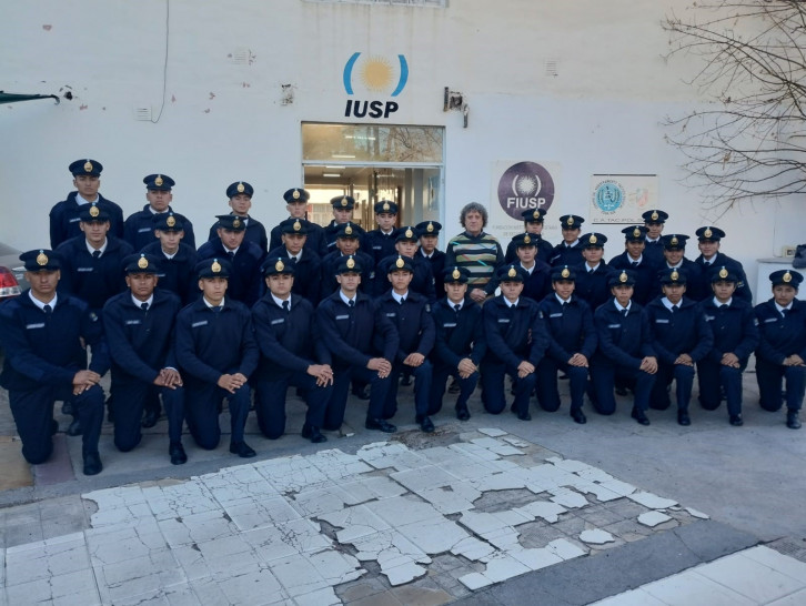 imagen Alumnos de Tecnicatura de la Delegación Zona Sur recibieron una charla de un Veterano de guerra de la última tripulación del Crucero Gral. Belgrano