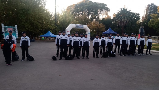 imagen Cadetes del IUSP realizan sus prácticas profesionalizantes en la final del campeonato nacional de Triatlón del Lago en Mendoza