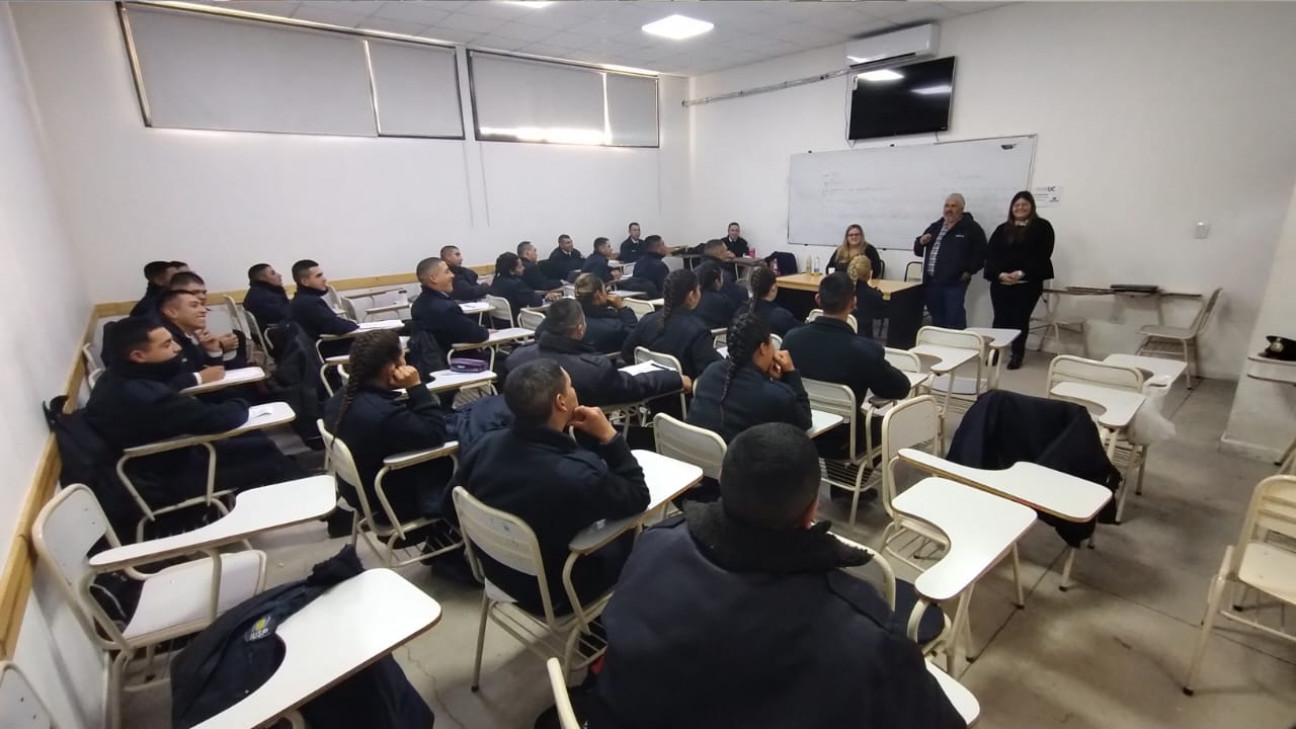 imagen Cadetes de los Cursos 186 y 187 de FPB recibieron una charla sobre discapacidad