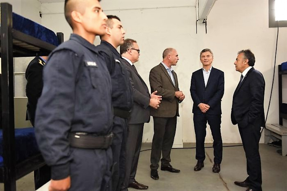 imagen El presidente Macri visitó el Centro de Entrenamiento Policial del IUSP