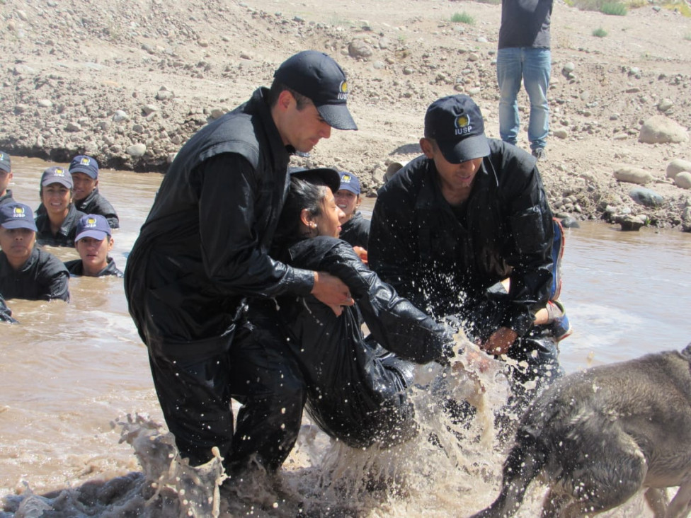 imagen El curso de FPB No. 177 Delegación Valle de Uco se capacitó en natación y rescate en aguas quietas y con movimiento