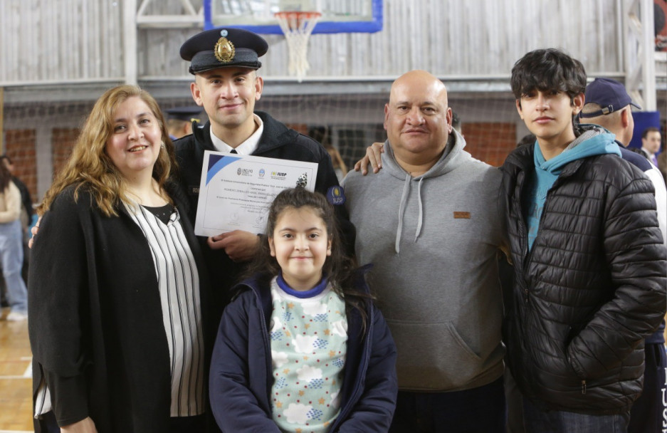 imagen Con un solemne Acto la Delegación Valle de Uco hizo entrega de diplomas de egreso a los cadetes de la FPB para Auxiliar  