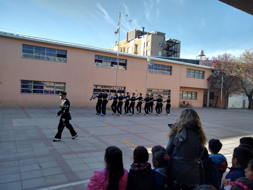 imagen Sección de fusileros IUSP Delegación Zona Sur en Escuela 25 de Mayo