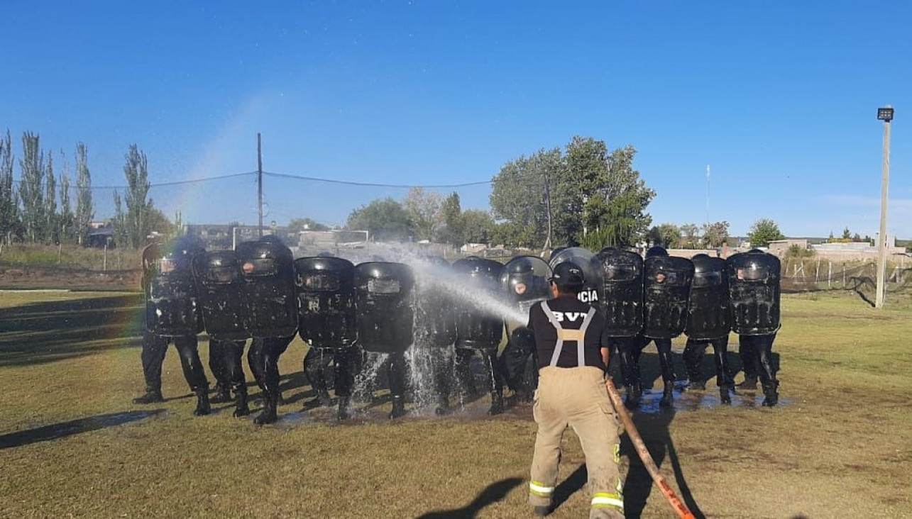 imagen Se realizó capacitación dirigida a la FPB para Auxiliar sobre diferentes temáticas del Taller de armas y equipos policiales