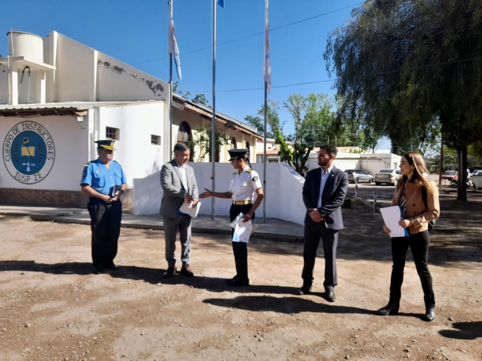 imagen Alumna de Tecnicatura recibió reconocimiento de parte de autoridades del IUSP por rescate de menor en un canal