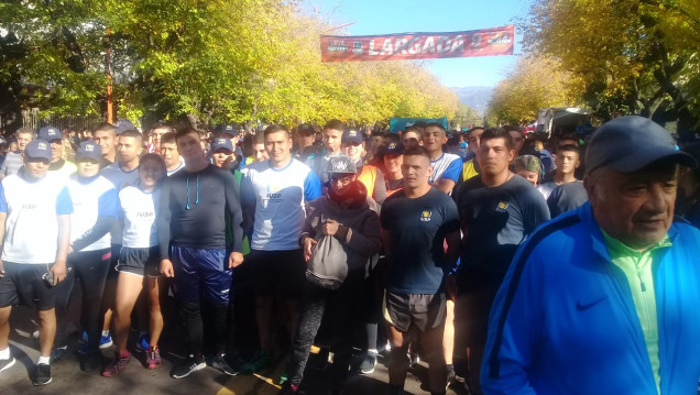 imagen El equipo de running del IUSP encabezó largada en Maratón otoño por la vida