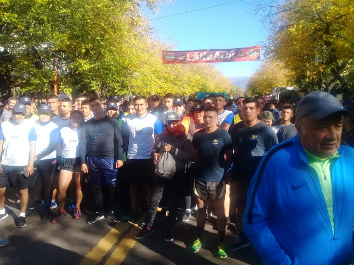 imagen El equipo de running del IUSP encabezó largada en Maratón otoño por la vida
