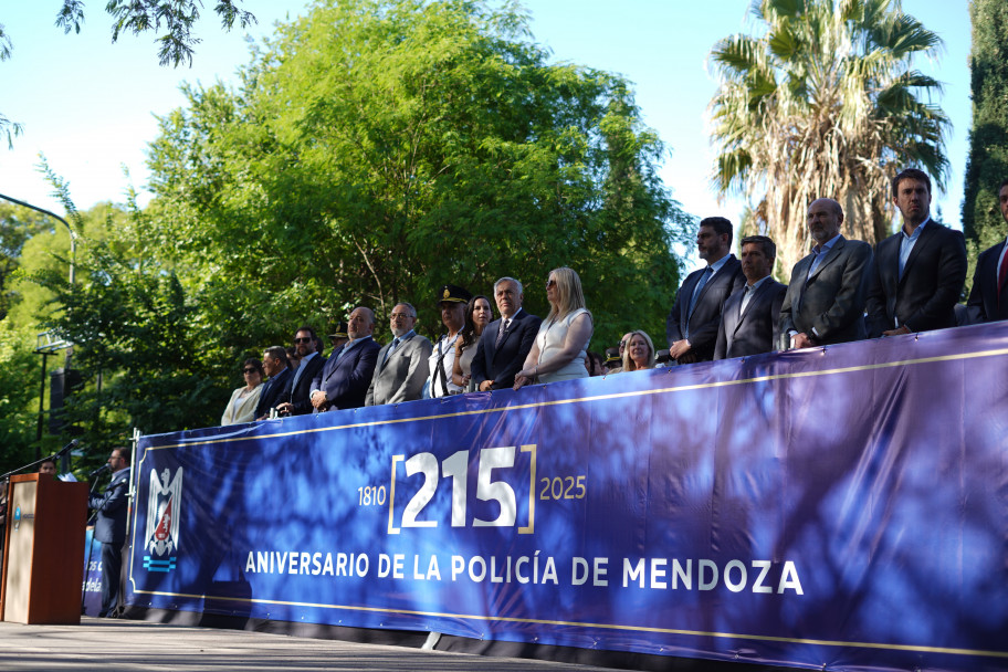 imagen Cadetes desfilaron en el acto central del aniversario 215° de la creación de la Policía de Mendoza