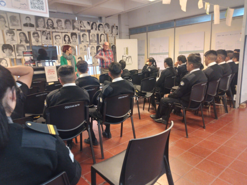 imagen 2 Se realizó una visita guiada de alumnos de Tecnicatura Universitaria en Seguridad Penitenciaria a las instalaciones del 