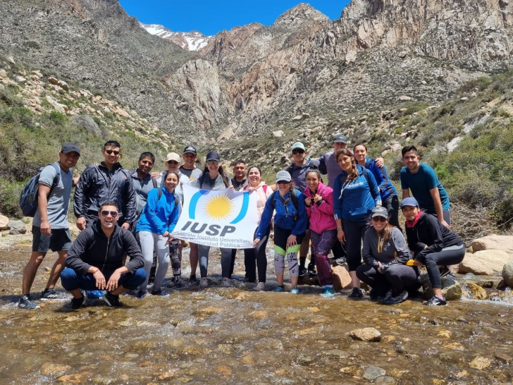 imagen Alumnos de Licenciatura realizaron Senderismo, Trekking y Escalada en el Manzano Histórico y "Chorro de la Vieja" en Tunuyán