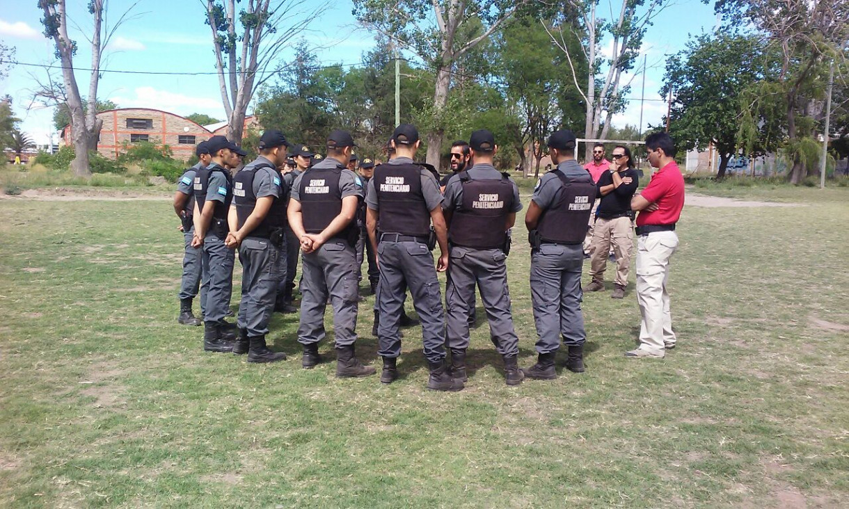 imagen Práctica de defensa personal dirigida a Tecnicatura en Seguridad Penitenciaria Zona Sur