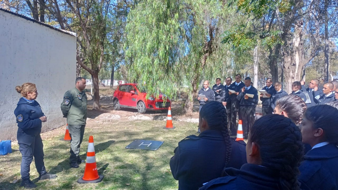 imagen 1 Se realizó charla informativa del Cuerpo de Aviación Policial dirigida a la FPB para Auxiliar de la Delegación Zona Sur