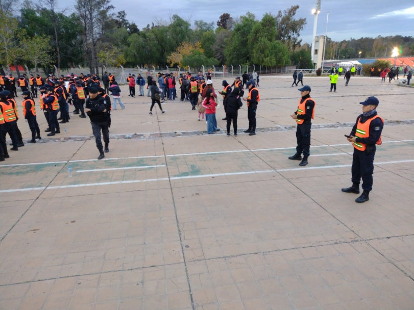 imagen 4 Alumnos de Tecnicatura en Seguridad Pública de la Sede Central, realizaron prácticas profesionalizantes en el partido de Club Atlético River Plate vs Temperley