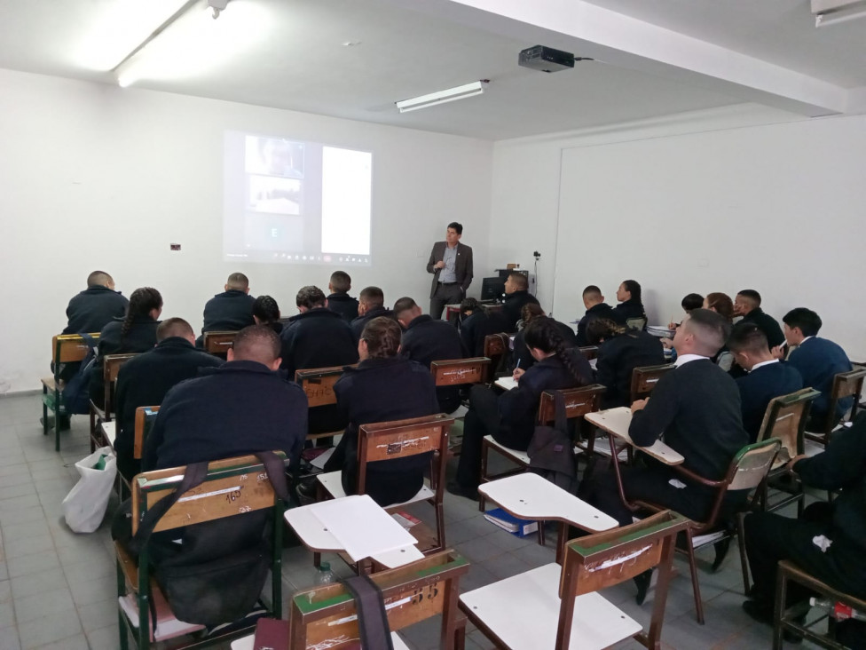 imagen Los Cadetes del Curso FPB Zona Sur, recibieron una charla de parte del Sr. Presidente de la Junta de Disciplina del Ministerio de Seguridad