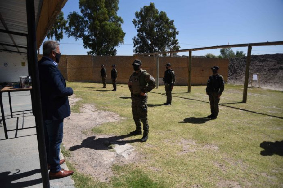 imagen Futuros Policías realizaron una práctica de tiro en el Centro de Entrenamiento del IUSP