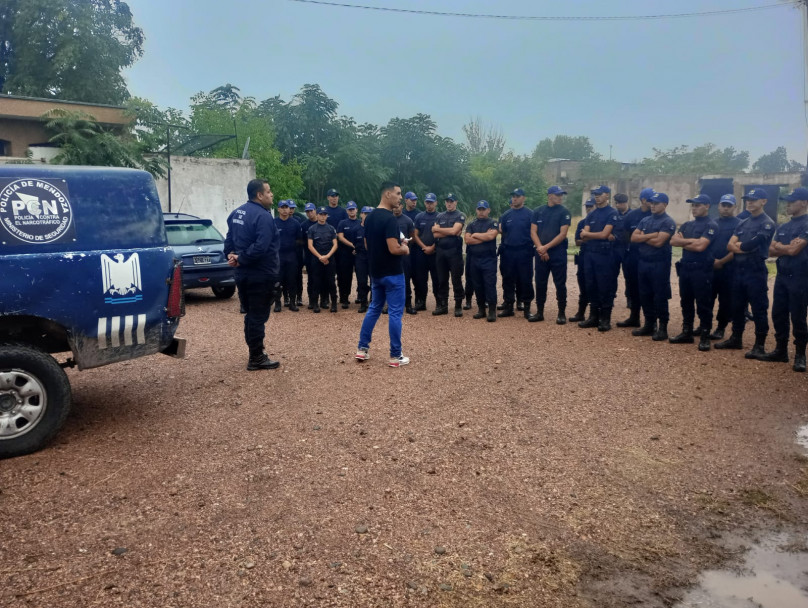 imagen 2 Cadetes de la Delegación San Rafael asistieron a una charla y demostración de la División de Canes de Búsqueda de Sustancias Prohibidas