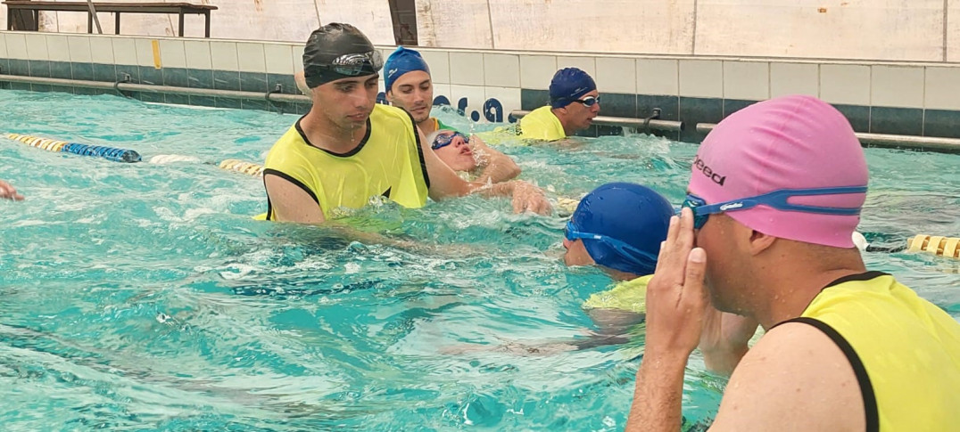 imagen 4 Se realizó capacitación de natación para estudiantes de Tecnicatura de la Delegación Zona Este