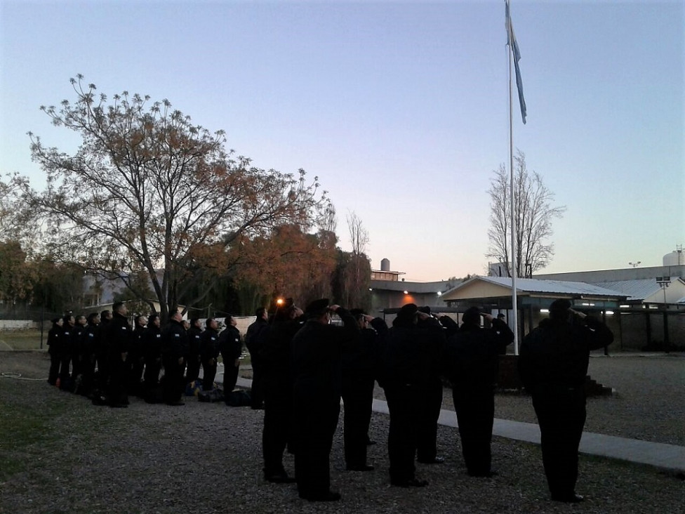 imagen Honores matutinos a nuestra bandera Argentina Penitenciaria IUSP