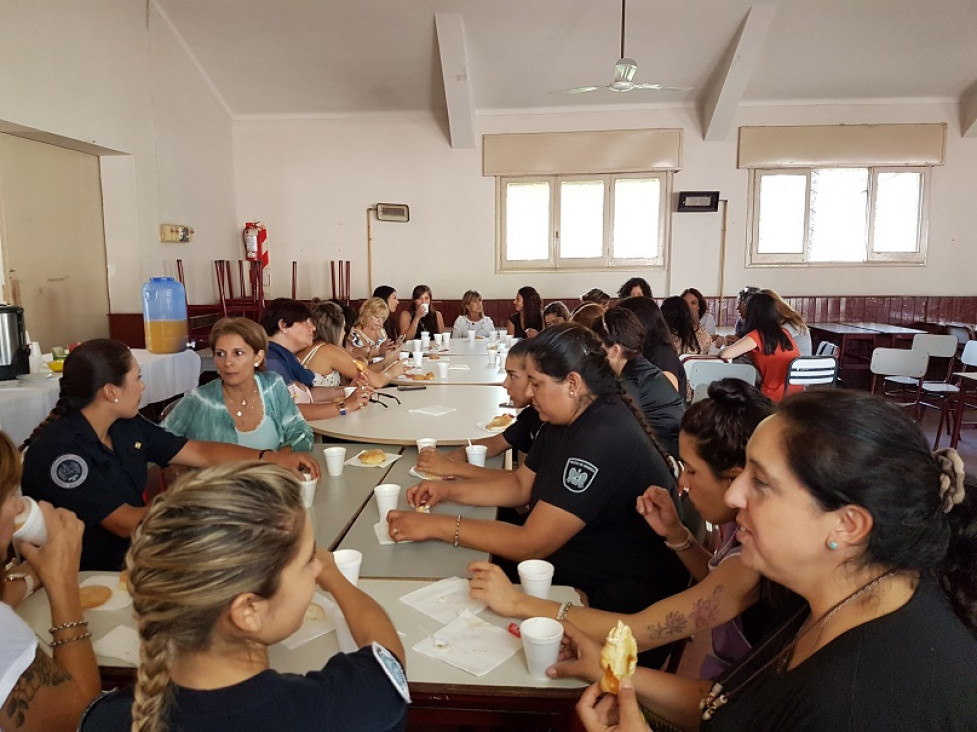 imagen En el día de la mujer las autoridades del IUSP ofrecieron un desayuno