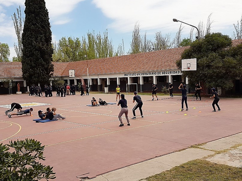 imagen Actividades deportivas de cursos de Auxiliares en Seguridad Pública