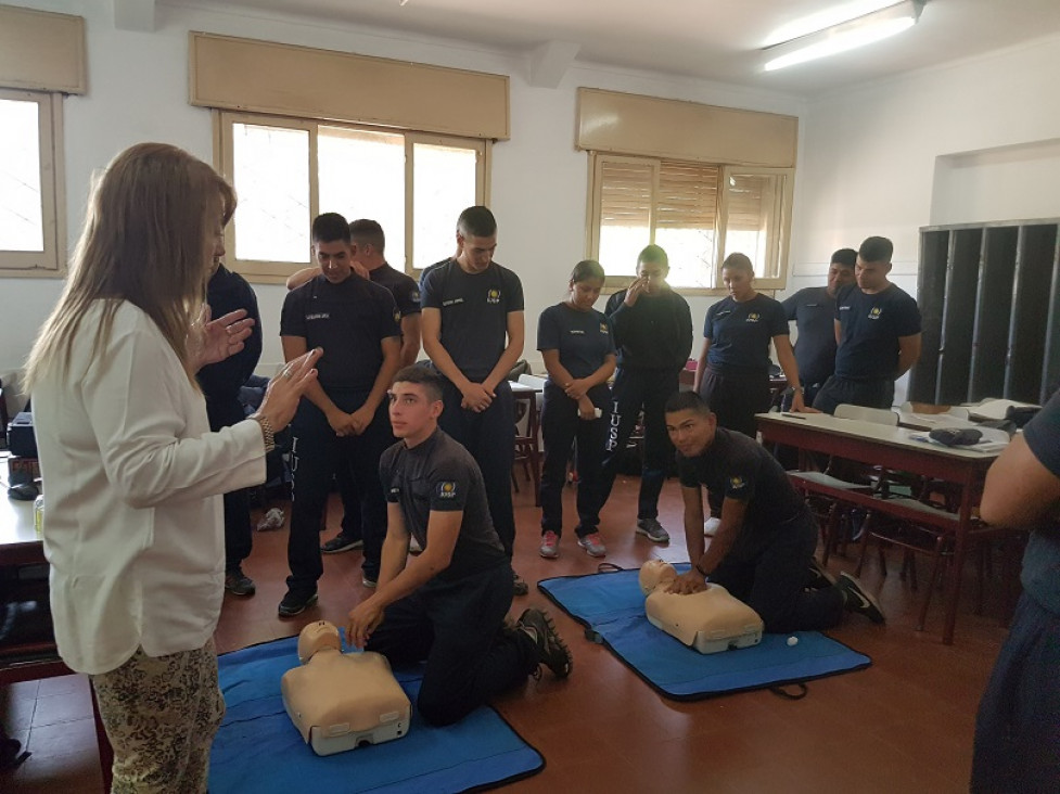 imagen Prácticas de Atención básica para la salud dirigidas a alumnos de Tecnicatura