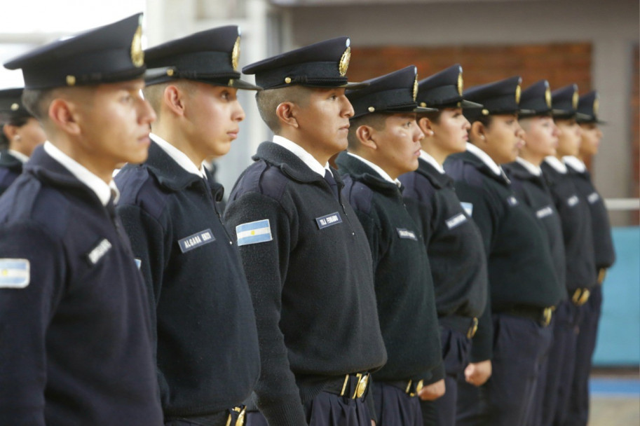 imagen 13 Con un solemne Acto la Delegación Valle de Uco hizo entrega de diplomas de egreso a los cadetes de la FPB para Auxiliar