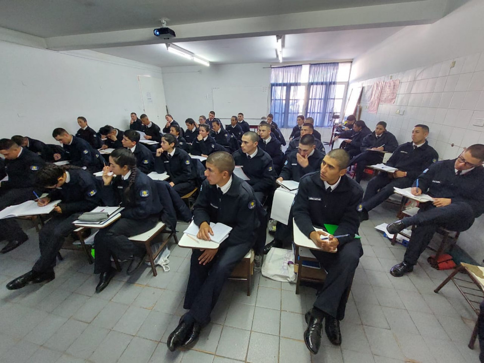 imagen Cadetes del Curso FPB 189 recibieron una charla sobre Normas de Procedimientos con Aprehendidos