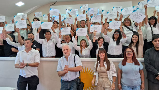 imagen Más de 300 alumnos recibieron su diploma de finalización del Curso de Vigiladores en el Instituto Universitario de Seguridad Pública.