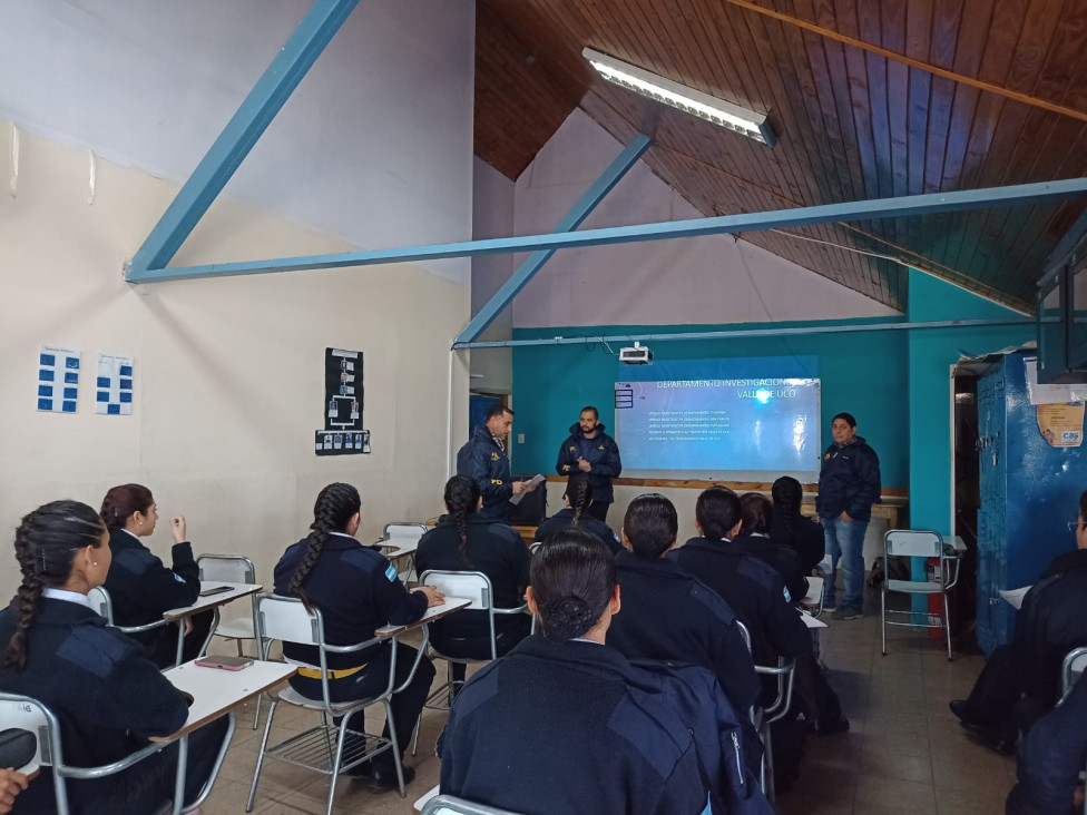 imagen La Unidad Investigativa Departamental de Tunuyán dió una capacitación a alumnos de Tecnicatura en la materia Estrategias y Tácticas Especiales Aplicadas a la Investigación