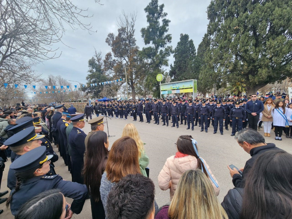 imagen Los cadetes de Tecnicatura y de la FPB para Auxiliar de la Delegación San Rafael realizaron su juramento a nuestra insignia nacional