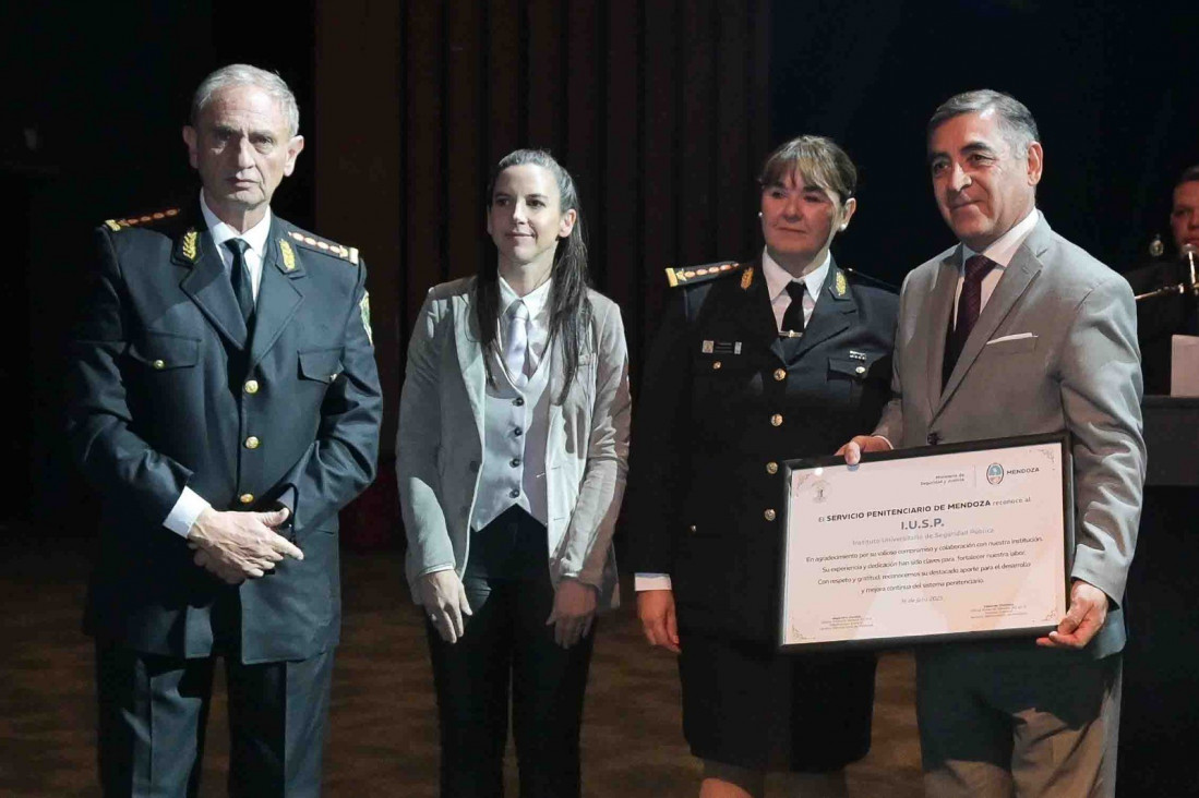 imagen El IUSP fue reconocido por el servicio penitenciario provincial por la destacada formación que brinda a sus agentes 