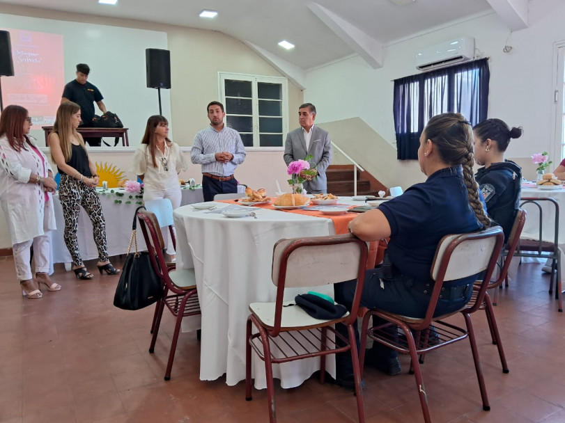 imagen 3 Se conmemoró el día internacional de la mujer en el IUSP agasajando al personal femenino