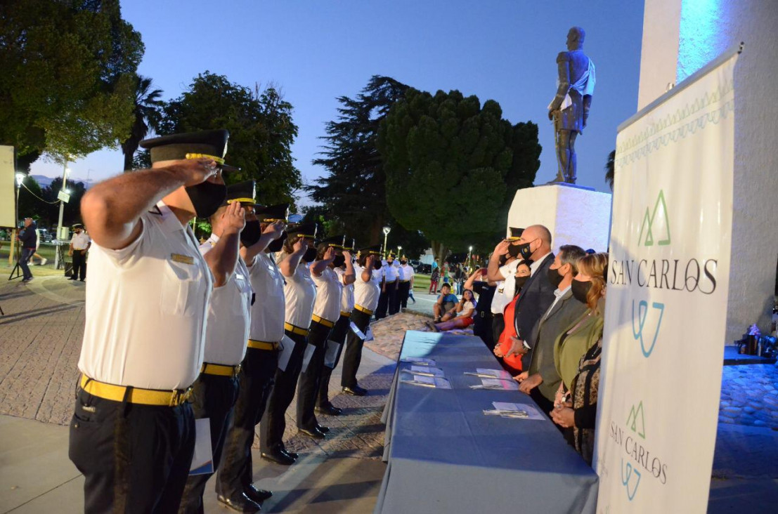 imagen Se realizó el acto de entrega de certificados de reconocimiento a cadetes y alumnos de 2do año de Tecnicatura Delegación Valle de Uco