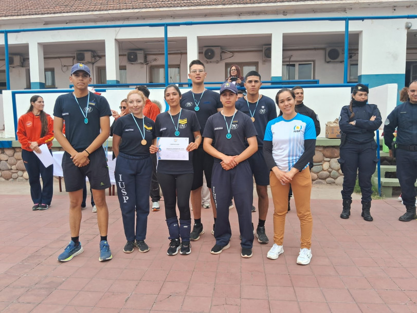 imagen 9 Deporte, salud e integración en el Torneo mixto de Vóley organizado por el IUSP