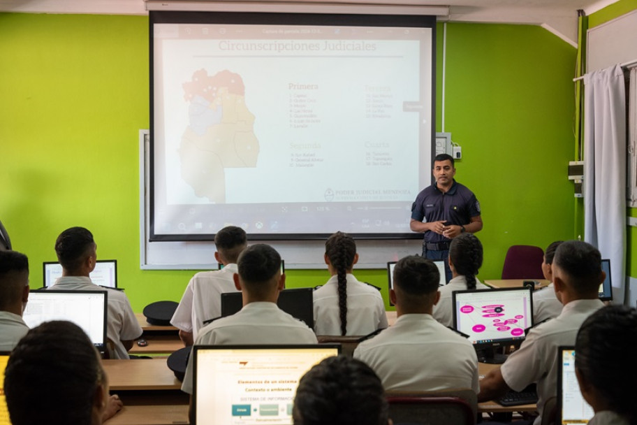 imagen 7 Mas de 60 jóvenes con formación militar previa estudian en el IUSP para ingresar a la Policía de Mendoza