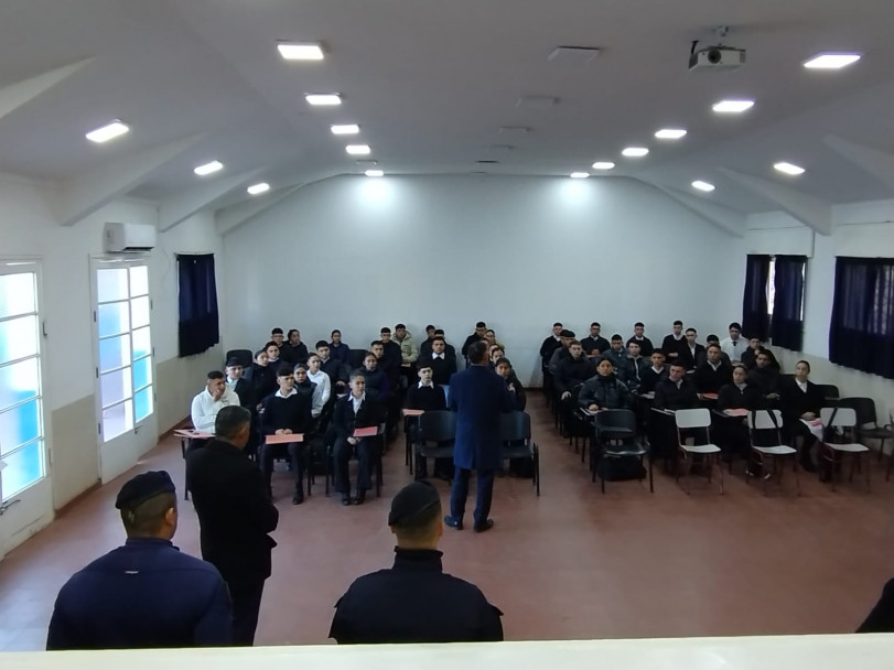 imagen 4 Bienvenida a los nuevos cadetes del curso para auxiliares de la policía de Mendoza