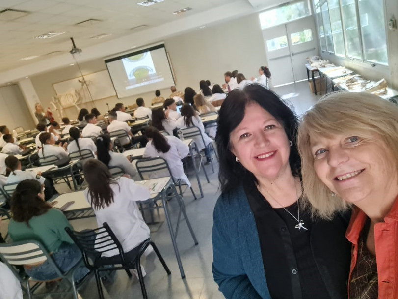 imagen 2 Se realizó un Conversatorio en Ciencias Agrarias: La relación laboral entre el Bromatólogo y el Policía