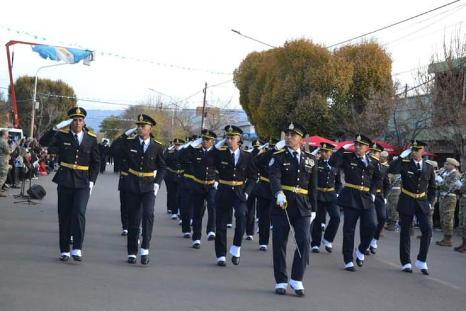 imagen 4 La Delegación Valle de Uco presente en desfiles cívico militares y policiales por aniversario de la Revolución de Mayo