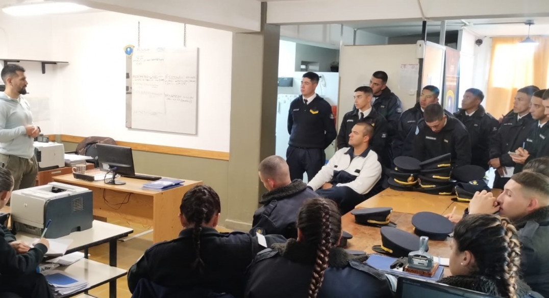 imagen 2 Alumnos de Tecnicatura visitaron las dependencias policiales de automotores/robos y hurtos y UPANA de Zona Este