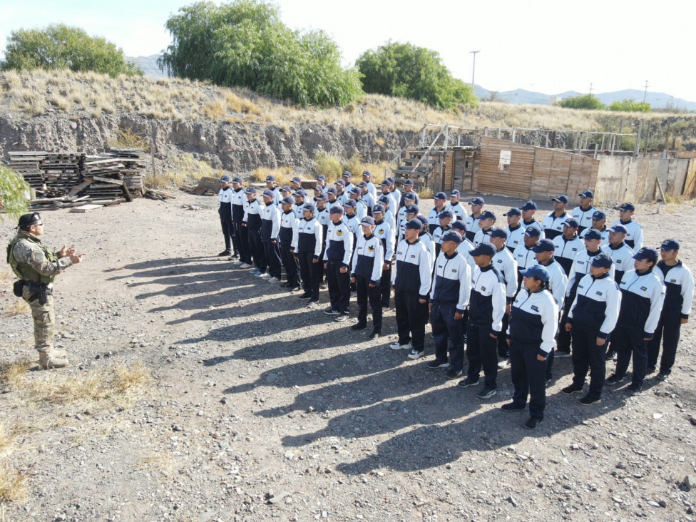 imagen Alumnos de 2do año de Tecnicatura de la Delegación Zona Este recibieron diferentes capacitaciones en la Base Cóndor