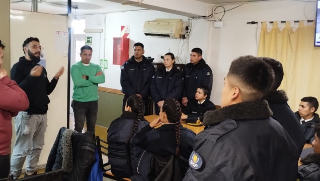 imagen Alumnos de Tecnicatura visitaron las dependencias policiales de automotores/robos y hurtos y UPANA de Zona Este