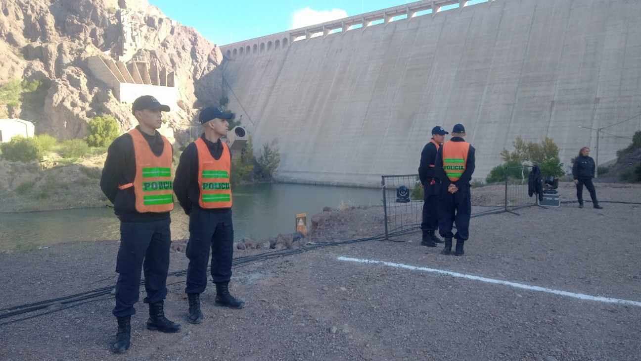 imagen Cadetes del IUSP en el marco de las Prácticas Profesionalizantes asistieron a la proyección "Atuel en el muro"