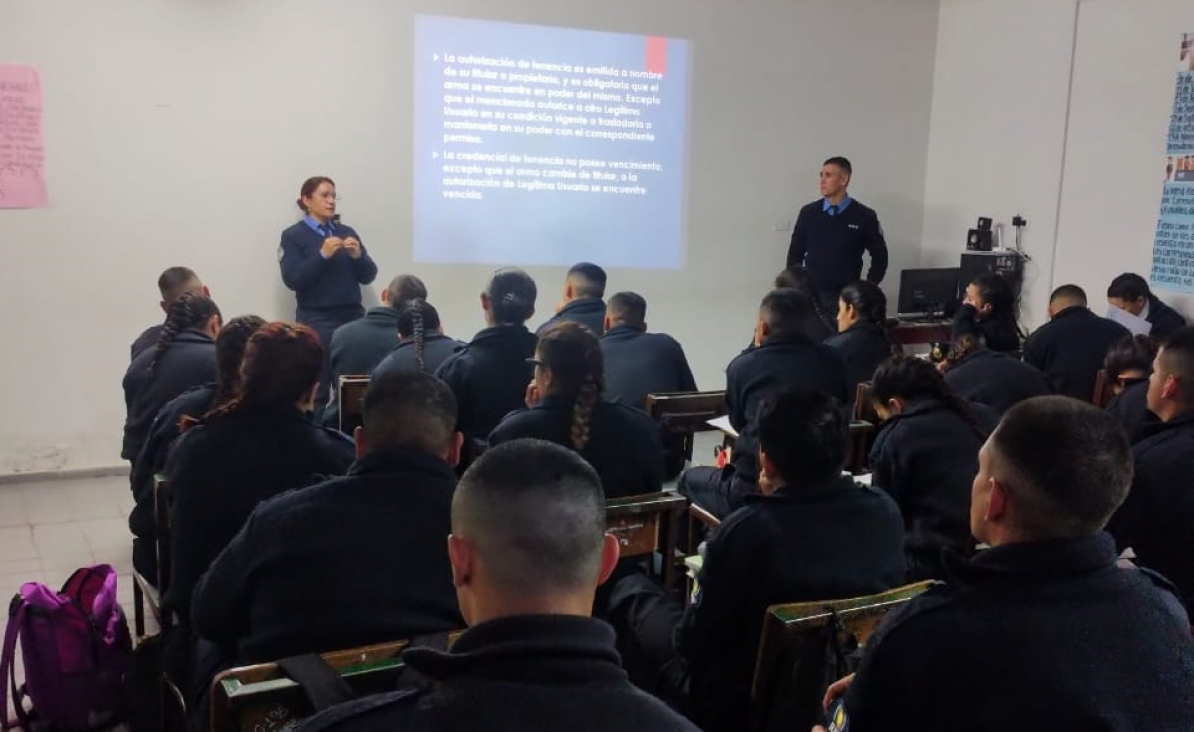 imagen La Dirección REPAR-REPRIV de Zona Sur brindó una charla al Curso de FPB N° 196 en el cierre de la materia Derecho Penal II 