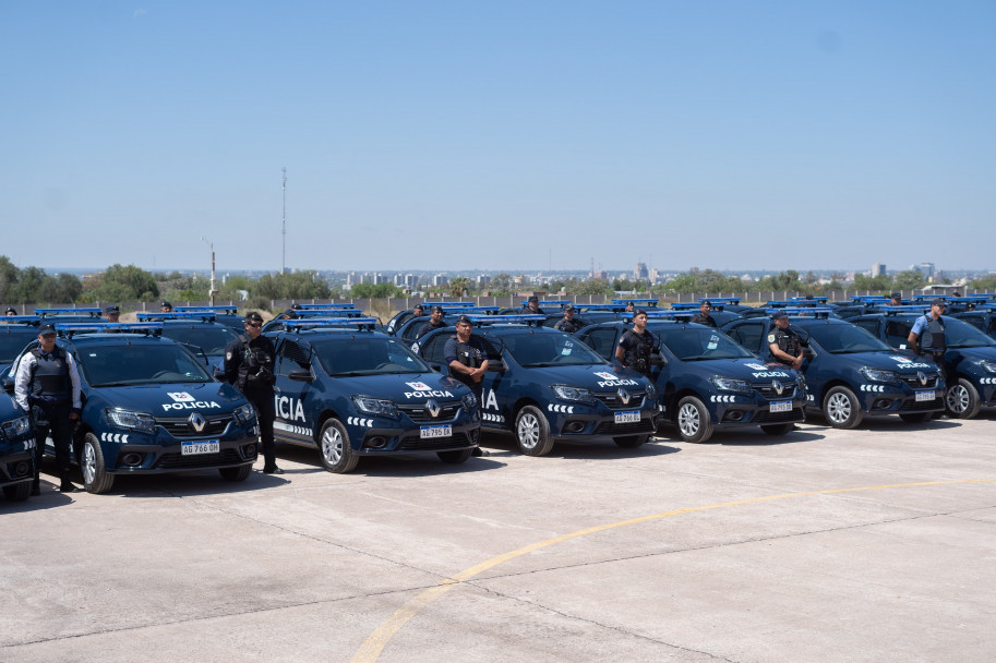 imagen 2 Los Directivos del IUSP se hicieron presentes en la Base Cóndor donde el Gobernador y la Ministra de Seguridad y Justicia presentaron a los nuevos policías que estarán al servicio de la comunidad