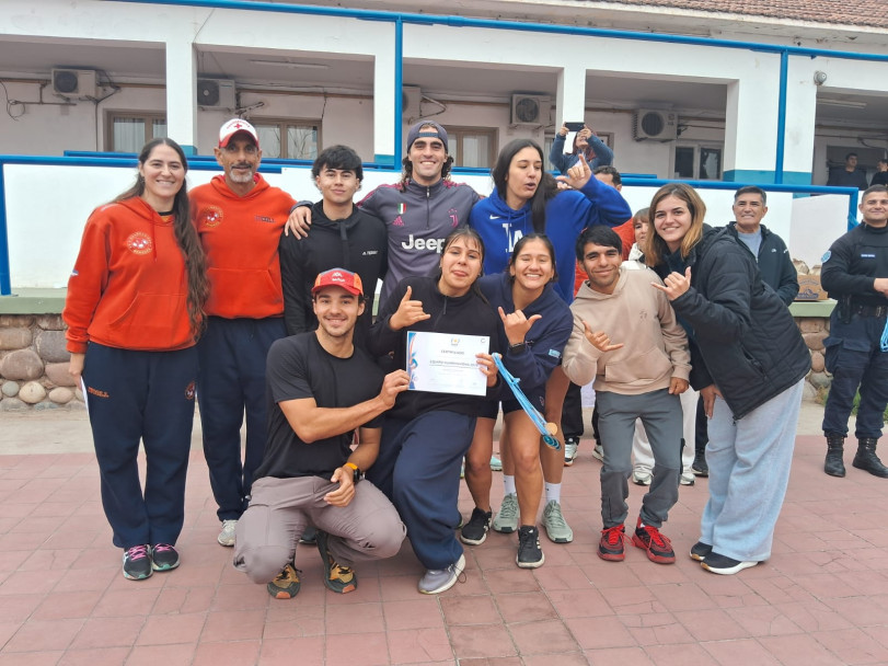 imagen 11 Deporte, salud e integración en el Torneo mixto de Vóley organizado por el IUSP