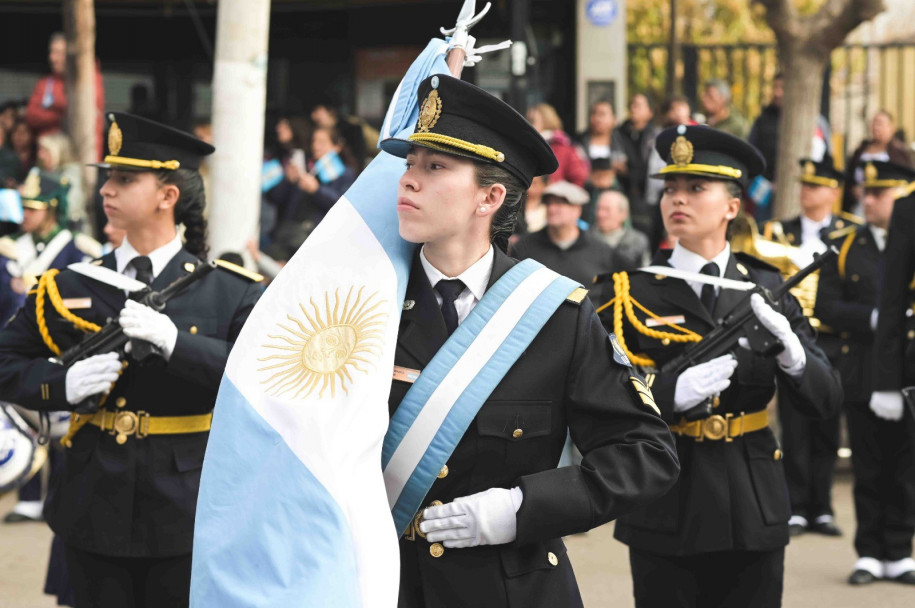 imagen 7 Los cadetes del IUSP desfilaron en los actos Patrios del 9 de Julio