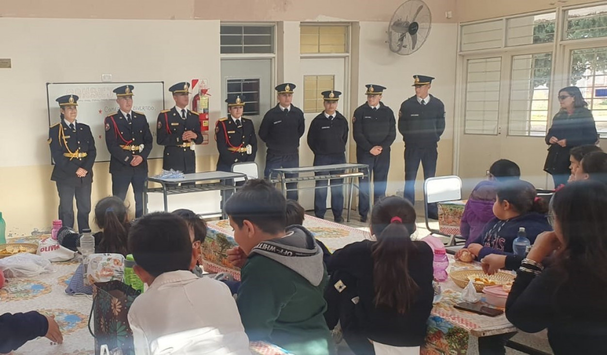 imagen Con el proyecto "Un juguete por una sonrisa" estudiantes de Tecnicatura realizaron experiencias y trabajos compartidos forjando en los infantes sus derechos